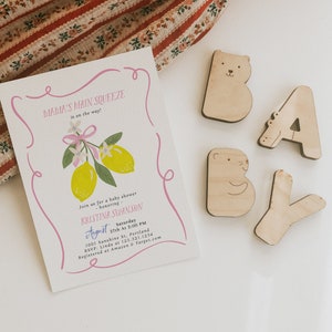 Mama&#39;s Main Squeeze Lemon Babypartyeinladung, süße kleine Ein-Mädchen-Babyparty, Zitronen-Themen-Dusche, vollständig bearbeitbare Vorlage #SU0