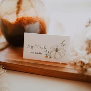 Etiquetas para comida para fiesta con forma de calabaza, totalmente editables, de estilo bohemio, para colocar en la mesa, con nombres de platos de bufé y calabazas blancas, para neutras en cuanto al género, n.º FA7