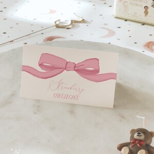 Bearbeitbare Preppy Pink Bow Party Food Label Zeltkarte - Passen Sie Ihre Buffet Namenskarten an, Doll Pink Ribbon Tischkarten Vorlagen # S253