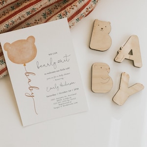 Invito per baby shower We Can Bearly Wait / Invito con orsetto di peluche neutro / Modello modificabile per baby shower con orso bruno #Y231