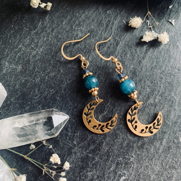 Half moon earrings with apatite, magical earrings, mystical earrings, stainless steel gold plated, gothic, witchy, floral