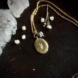 Filigree necklace with branch, with tree agate, oval pendant, gold-plated necklace made of stainless steel, nature, magical jewelry