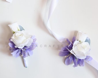 Conjunto de ramilletes artificiales morados y blancos de color verde salvia para bodas, damas de honor, boutonnieres para caballeros y novios.