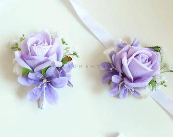 人工ライトパープルとホワイトのカスミソウのコサージュ ラベンダー ウェディングコサージュ 花嫁 ブライズメイドコサージュ メンズ ブートニア セット 新郎 プロム
