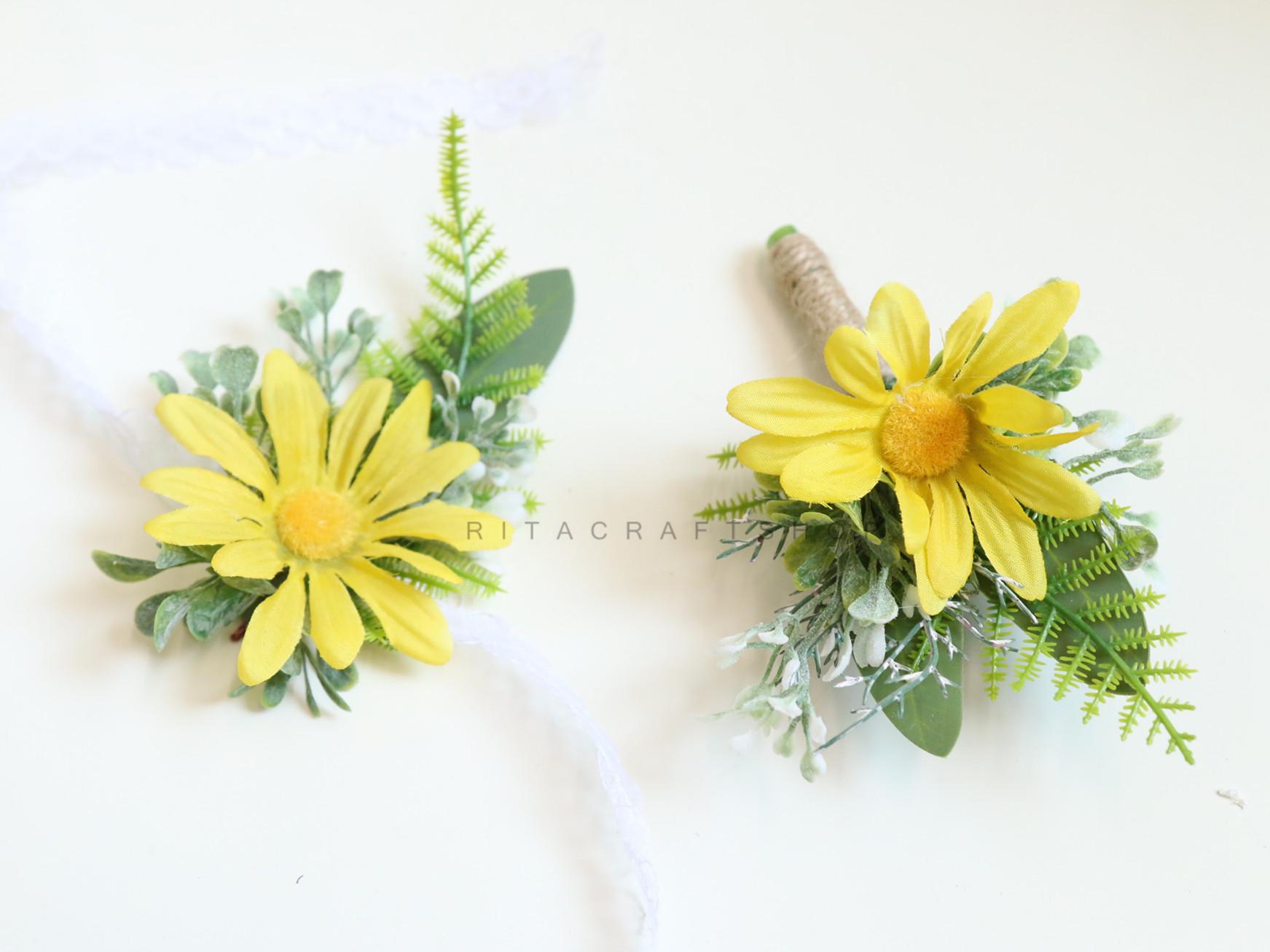 アクセサリー PEACEMINUSONE DAISY CORSAGE Daisy Corsage and Boutonniere Set, White Pearl Bracelet