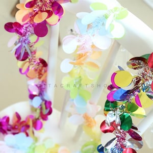 1 guirnalda de luces navideñas con arcoíris y lentejuelas brillantes para decoración de fiestas.