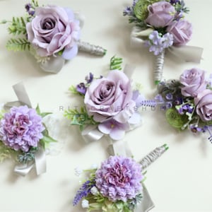 Künstliche Staubige Lila Corsage Lavendel Hochzeit Corsage Set Brautjungfer Corsage Herren Boutonniere Bräutigame Abschlussball Corsage Boho Hochzeit Rustikal
