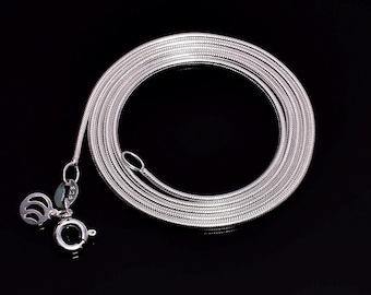 Collar de cadena de plata de ley: Cadena delicada de cable, serpiente y caja.