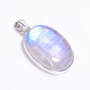 Rainbow Moonstone Pendant Necklace – Natural Moonstone Crystal in 925 Sterling Silver, Dainty Boho Smooth Gemstone Jewelry Gift for Her