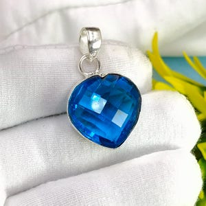 Colgante de topacio corazón místico: joyería de plata de ley con piedras preciosas azules