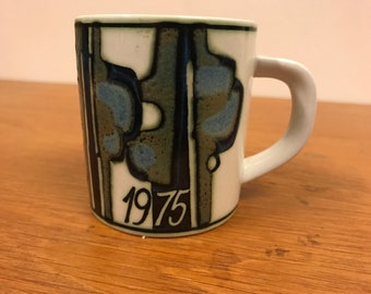 Royal Copenhagen Annual Mug 1975 designed by Bodil Buch - Small size - danish design