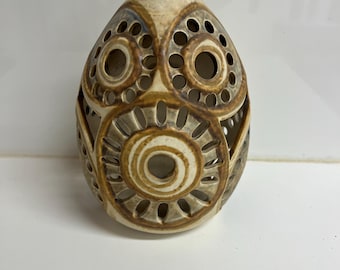 Ein Wandkerzenhalter aus der dänischen Keramik von Søholm.