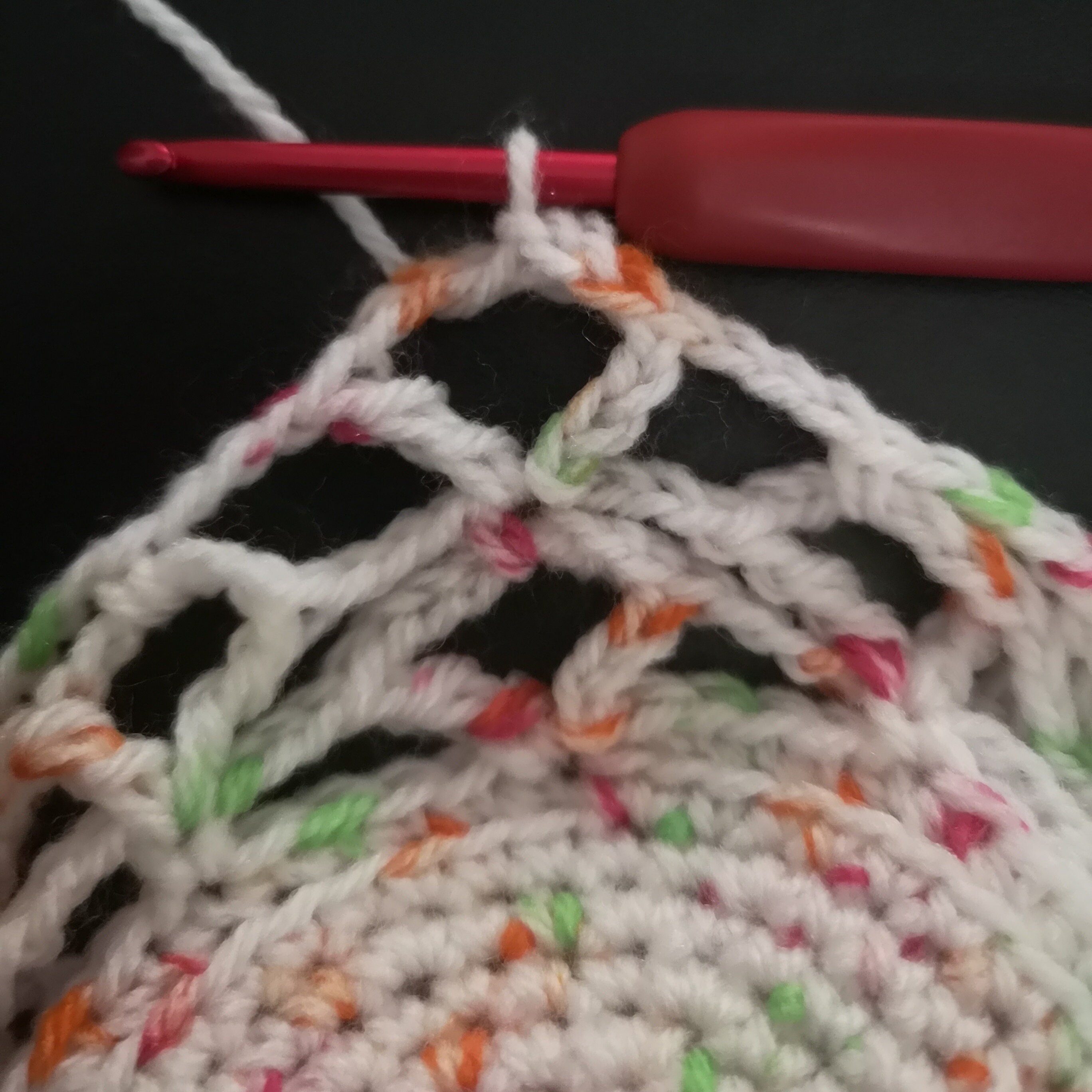 Trail of buds hanging plantvines: Crochet pattern