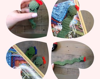 Crochet pattern for Mrs Bookworm bookmark