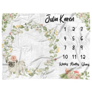 Floral Pug perro bebé hito manta personalizada bebé niña, seguimiento de crecimiento mensual de guardería, ropa de cama de bebé nuevo regalo de ducha de bebé