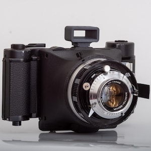 フィルムカメラ Mamiya Press #7418 The Mamiya Press Camera - With Great Weight Comes Great