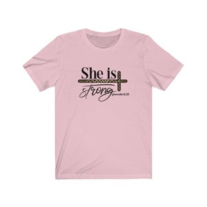 Hon är stark Ordspråksboken 31:25, kristen, bibelvers T-shirt
