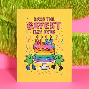 Divertente biglietto di auguri LGBTQ per gli amici, torta arcobaleno per auguri gay per un compleanno queer, idea regalo lesbica kawaii, biglietto di auguri di compleanno con rane
