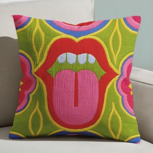 Funda de almohada con labios retro: cojín de decoración maximalista, un toque de arte pop brillante para el hogar.