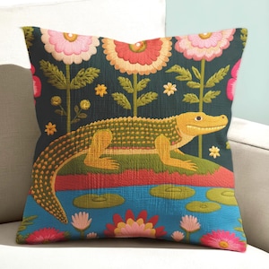 Maximalist Alligator Prydnadskudde: Grön & Rosa Maximalist Swampcore Kudde, 18x18