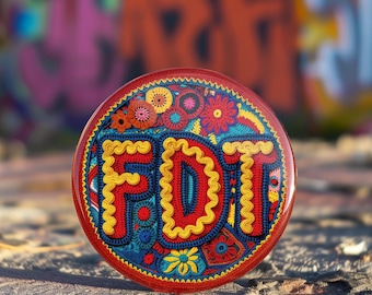 FDT Anti Trump Pin, Widerstandsprotestknopf, Politisches Punkabzeichen, Democracy Defender Anstecknadel, Linker Aktivist Knopf, Statement Pin