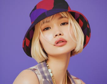 Reversible Rave Bucket Hat: Trippy Glitch & Vaporwave Prints