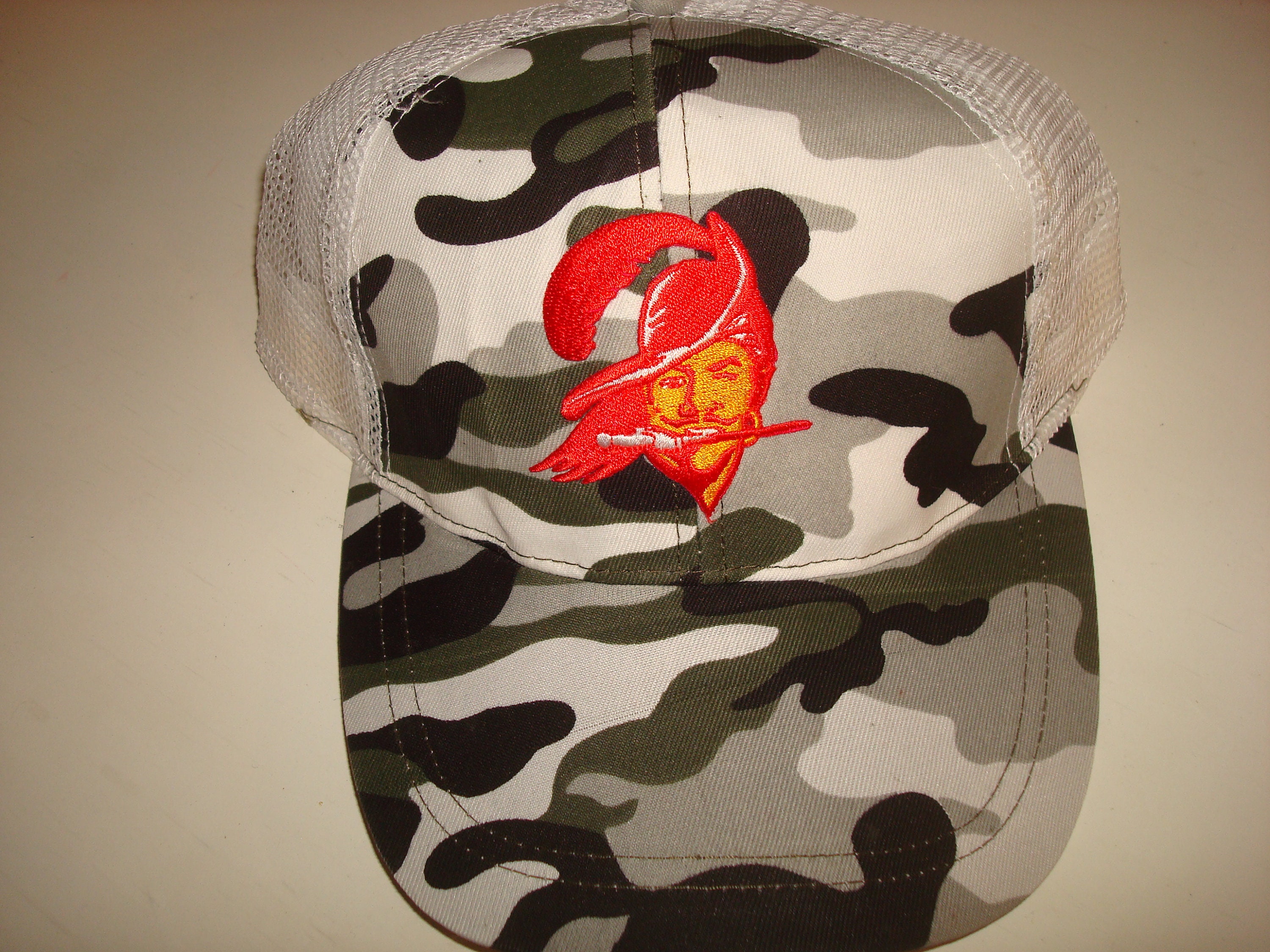 TAMPA BAY BUCCANEERS Camo Trucker 80S 