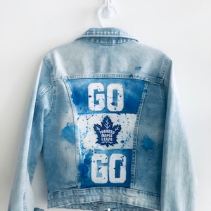 Anpassbare handbemalte Jeansjacke - Sport