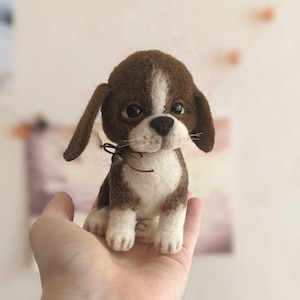 Perro beagle de fieltro de aguja