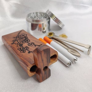 Ramo de flor de cerejeira, conjunto de jacarandá Dugout One Hitter, + 2 moedores One Hitter Bats, moedor de metal de 2&quot;, ferramenta de limpeza estilo tcheco e telas