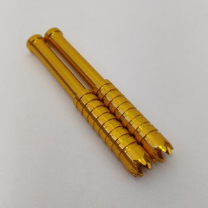 2 stuks Grinder Tip Gold One Hitters - gekleurde puntige sigarettenpijp voor tabak + 4 koperen gaasjes, draagbare pockethitter-vleermuispijp voor dugouts