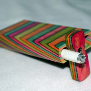 Rainbow Dugout +4 ekrany i metalowy młynek One Hitter Pipe, Stash Box z barwionymi warstwami drewna mango, zestaw Dug Out Smoke Box - fajka papierosowa
