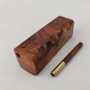 Sisso 4" Dugout i One Hitter Brass Bat z ozdobą Sisso + 4 sita - Dug Out Pipe - Stash Box - Wooden Chillum Box Finger Knotches