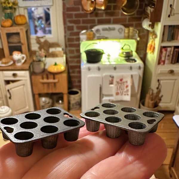 Dollhouse Miniature Muffin/Cupcake Pan, Scale 1:12