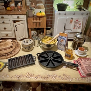 Dollhouse Miniature Vintage &quot;Cast Iron&quot; Cornbread Mold and/or Cornbread Skillet, Scale 1:12