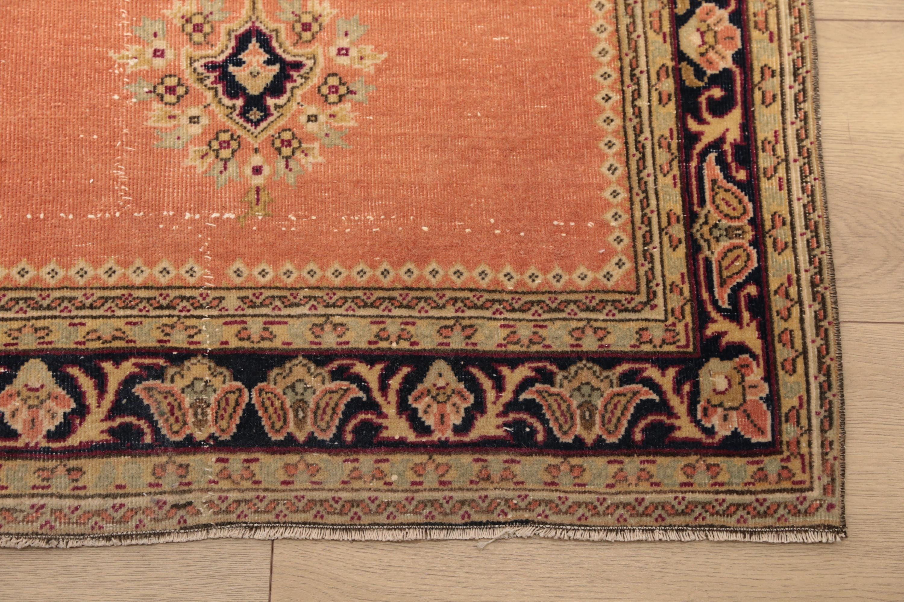 アンティーク ウシャク ラグ、オレンジ ランナー ラグ、ショート