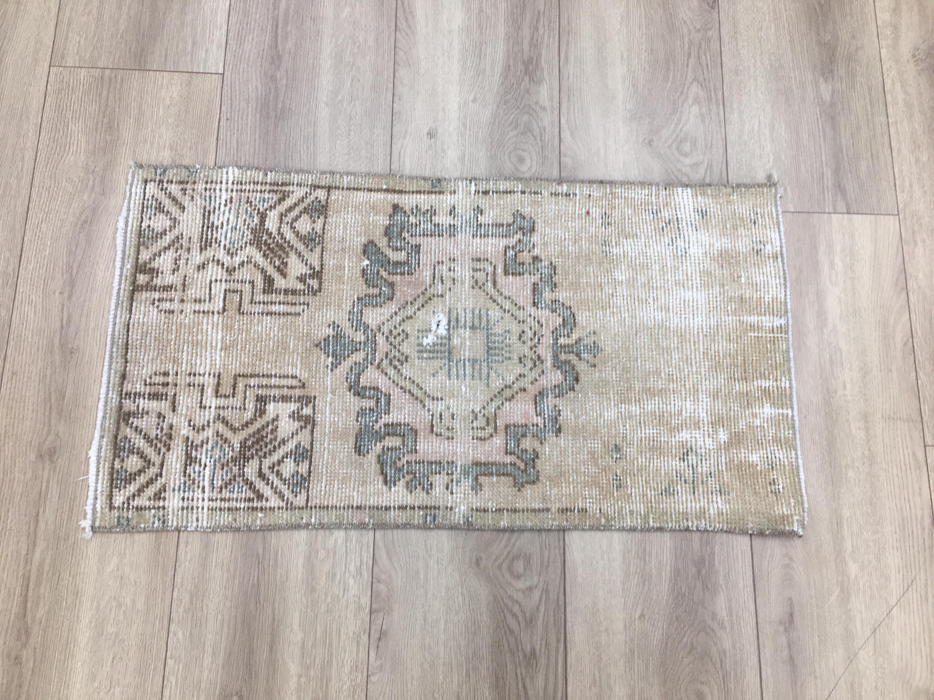 小さなヴィンテージラグ、ニュートラルラグ、化粧用ラグ、手作り