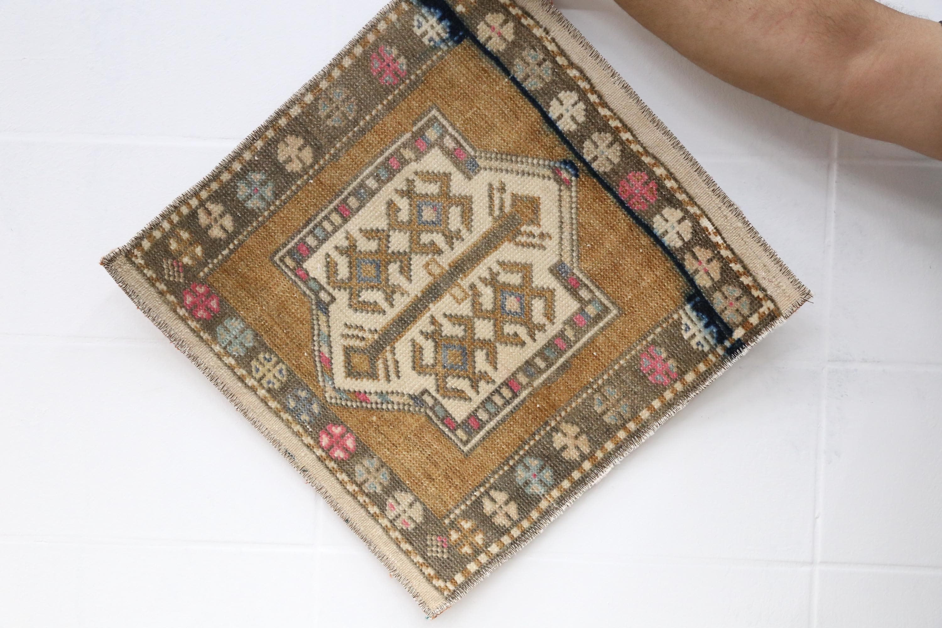 Mini oushak rug, Bohemian turkish rug, Decorative rug, Handmade vintage rug, Bathroom mat, Sustainable rug, 1.6 x 1.6 ft, RK 14687
