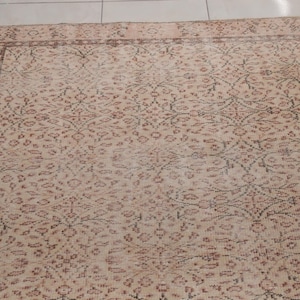 Oatmeal Floral Rug | 5.1x8.4 ft Living Room | Distressed Vintage Turkish Wool image 4