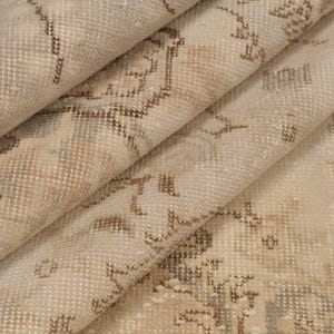 Alfombra neutra, alfombra en tonos tierra, alfombra hecha a mano, alfombra para sala de estar, alfombra anudada a mano, alfombra antigua, alfombra de lana, alfombra para dormitorio, 6.4 x 9.9 pies, RK 12401 imagen 4