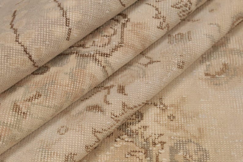 Alfombra neutra, alfombra en tonos tierra, alfombra hecha a mano, alfombra para sala de estar, alfombra anudada a mano, alfombra antigua, alfombra de lana, alfombra para dormitorio, 6.4 x 9.9 pies, RK 12401 imagen 4