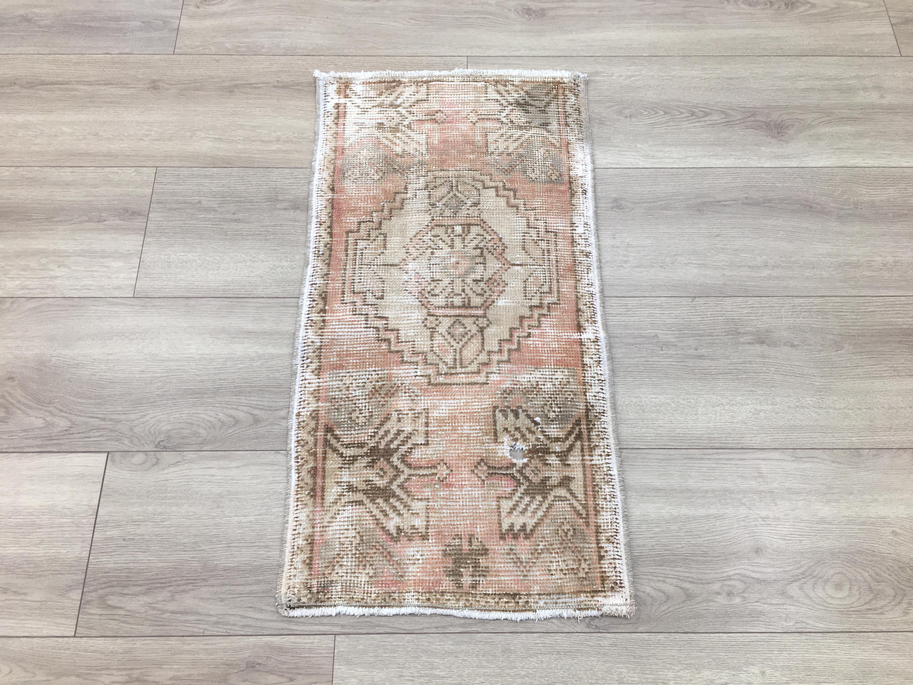 オレンジ色のトルコ製ラグ、玄関用ラグ、レトロラグ、ペット対応ラグ