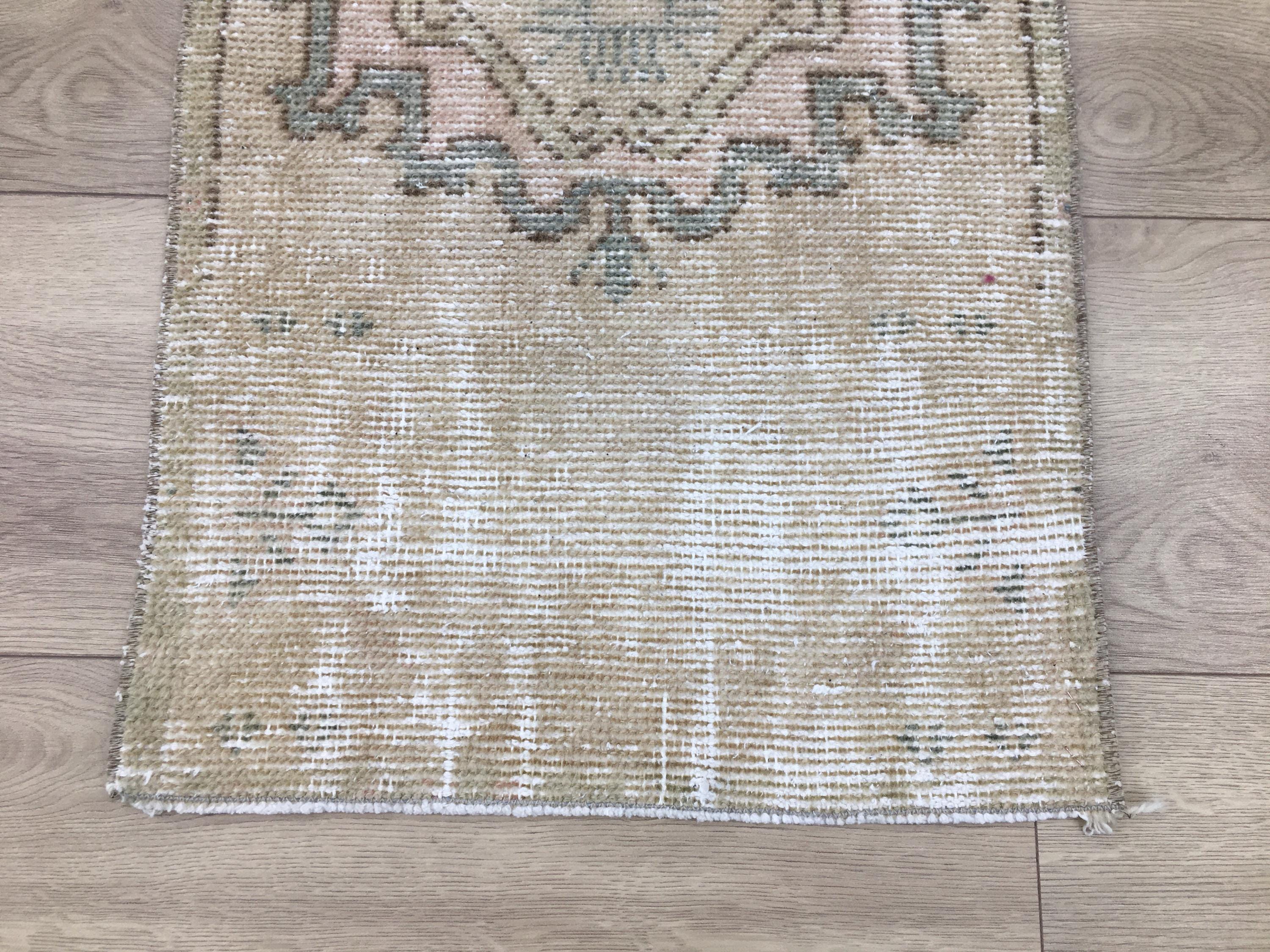 小さなヴィンテージラグ、ニュートラルラグ、化粧用ラグ、手作り