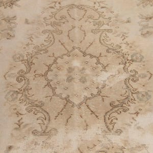Alfombra neutra, alfombra en tonos tierra, alfombra hecha a mano, alfombra para sala de estar, alfombra anudada a mano, alfombra antigua, alfombra de lana, alfombra para dormitorio, 6.4 x 9.9 pies, RK 12401 imagen 8