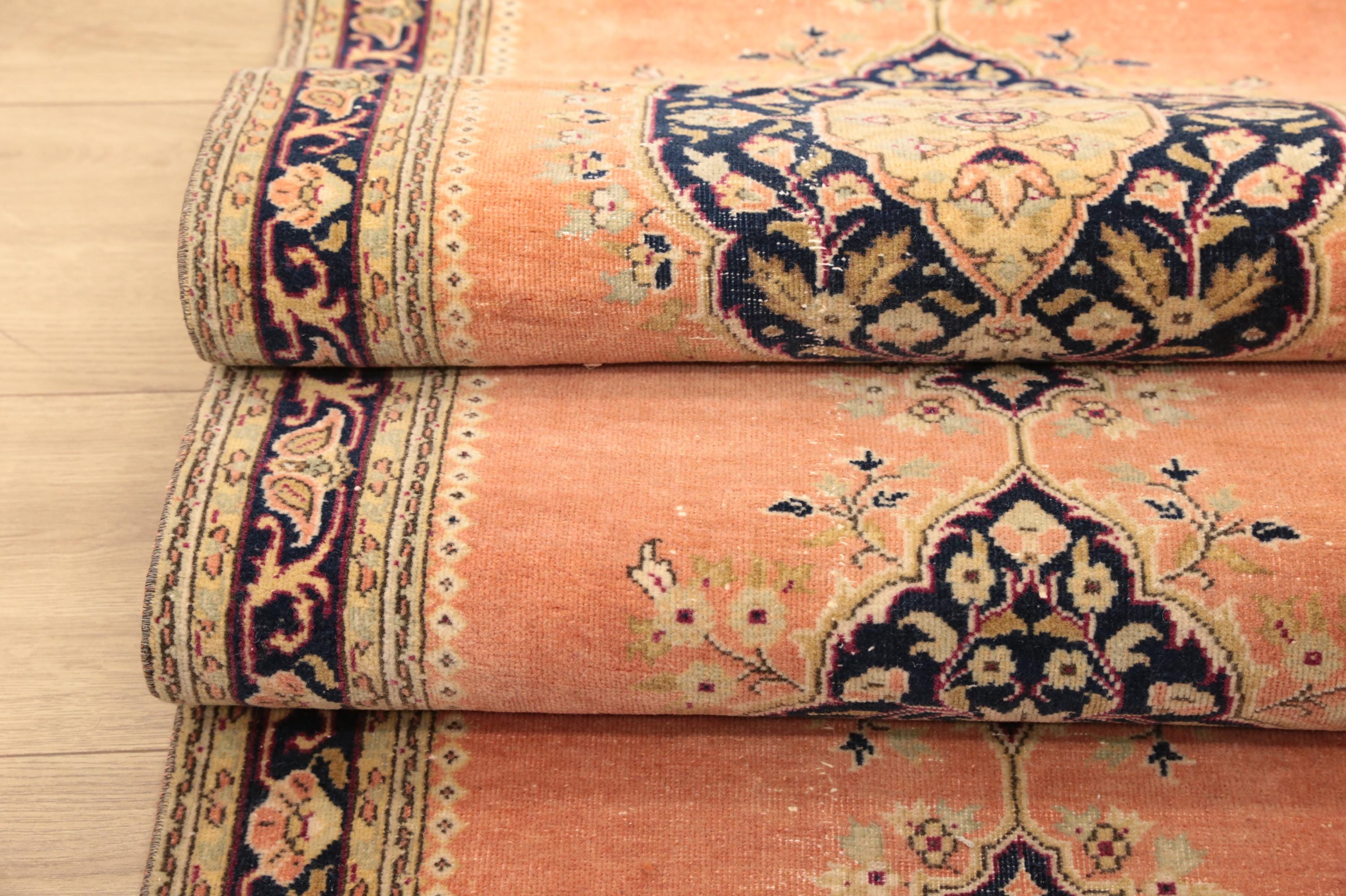 アンティーク ウシャク ラグ、オレンジ ランナー ラグ、ショート