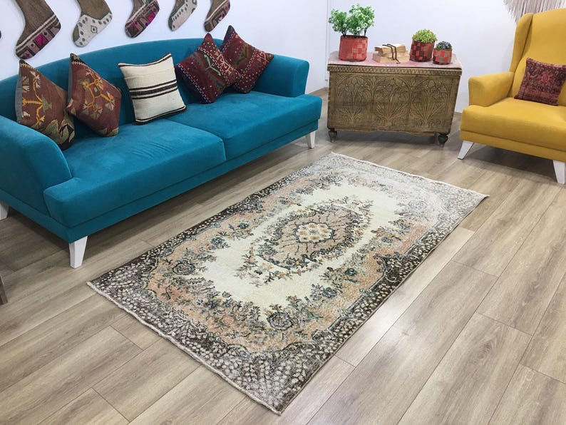 Pink area rug, Handknotted rug, Turkish rug, Worn rug, Livingroom rug, Floral rug, Bedroom rug, Antique rug, Cotton rug, 3.9 x 7 ft, RK 6863 image 3