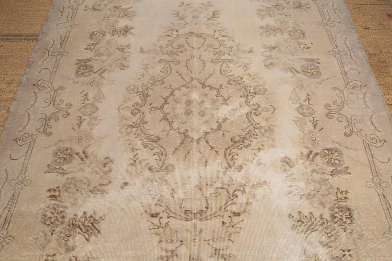 Alfombra neutra, alfombra en tonos tierra, alfombra hecha a mano, alfombra para sala de estar, alfombra anudada a mano, alfombra antigua, alfombra de lana, alfombra para dormitorio, 6.4 x 9.9 pies, RK 12401 imagen 7