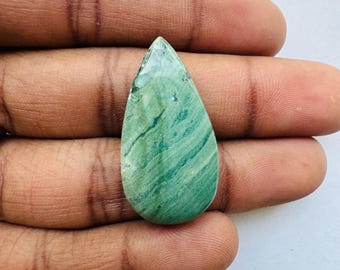 派手な 32 カラット 最高品質の天然グリーン ファンシーシェイプ