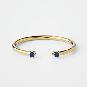 Anillo de manguito de zafiro azul, anillo abierto, banda de piedra preciosa doble, oro de 14 k / 18k, anillo apilable delgado, anillo de boda apilable, oro blanco / amarillo / rosa
