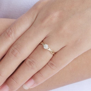 Moissanite Engagement Ring, Solid 14K 18K Gold, Twist Engagement Ring, Minimalist Promise Ring, 4 mm Solitaire Ring, Rose/Yellow/White Gold